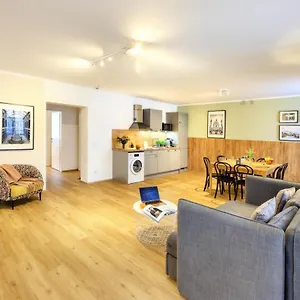 Jimmy's Dandelion Apart-hotel