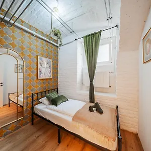 Green Apartments Hostel